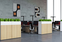 Ensemble de mobilier de bureau collaboratif ATWOKA : Postes de travail personnalisés, écrans d'intimité, table de réunion et rangement mobile