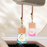 Nouveauté Bouteilles en verre de luxe dégradées de 8ml 10ml Parfum de voiture pour climatiseur Diffuseur en verre Bouteille vide avec couvercles suspendus