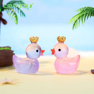 Buena calidad Chunjun Hair Glow-in-the Dark Crown Big Yellow Duck Duckling Doll Moss Fish Tank Paisajismo Decoración Accesorios Landsc - Product Image 5