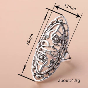 Anello Cocktail Q924 in Lega Placcata Argento Anticato con Motivo Floreale, Anello Unisex alla Moda per Feste - Product Image 4