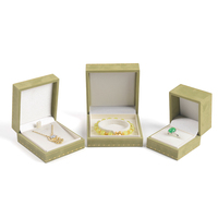 CHEN LU Maßgefertigte Luxuriöse Moderne Quadratische Handgemachte Grüne Samt-Schmuckringbox mit Weicher Auskleidung und Spitzenverpackung