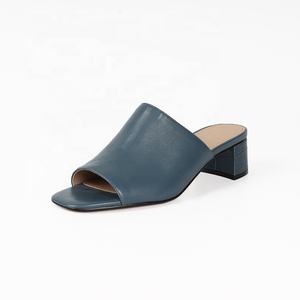 <span class=keywords><strong>Mules</strong></span> <span class=keywords><strong>en</strong></span> <span class=keywords><strong>cuir</strong></span> personnalisables pour femmes chaussures sandales à talons épais bas dos ouvert Peep Toe carré bloc talon printemps été - Product Image 4