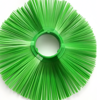 En hiver, utilisez des brosses à neige, des brosses de balayage de route, des brosses d'assainissement et des brosses à rouleau de déneigement
