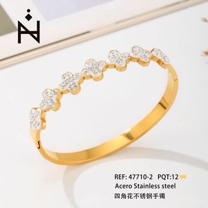 Bracciale in Acciaio Inossidabile con Design Floreale a Quattro Angoli, Tono Dorato, Gioiello alla Moda - Product Image 3