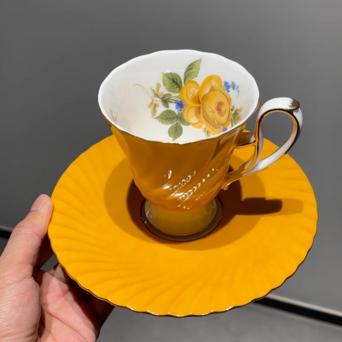 Fleur intérieure jaune, rose jaune