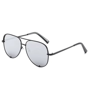 Occhiali da Sole Rosa Pilot Quay, Occhiali da Sole Oversize alla Moda per Donna, Tendenza 2025 - Product Image 2