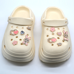Accessoires de chaussures DIY roses pour sabots de jardin, décorations détachables, motifs lapin, fleur, cœur, pour sandales <span class=keywords><strong>femme</strong></span>, directement de l'usine - Product Image 6