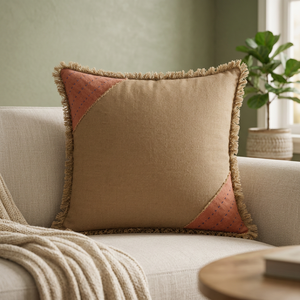 Housse de coussin en lin de qualité supérieure avec coins patchwork rustiques et bordure frangée |   Housse de coussin décorative texturée pour la maison - Product Image 3