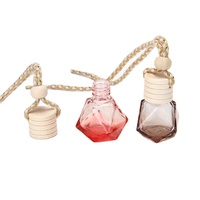 Fournisseur OEM Custom Manufacturer 8ml Flacon diffuseur de parfum en verre suspendu de forme hexagonale avec couvercle en bois pour voiture