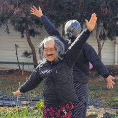 Cappotti da donna con capelli lisci Design calvo - Product Image 1