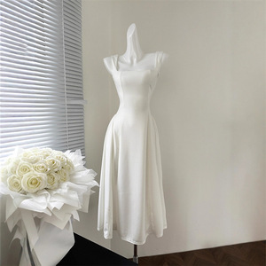 Abito da donna rosso con scollo quadrato, spalline, vestibilità slim, vita alta, linea ad A, nuovo stile francese, di nicchia, di alta gamma, vintage, estivo, per Natale - Product Image 4