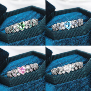 Anello da Donna F807 con Zirconia Cubica a Forma di Cuore, Montatura Pavé, Anelli di Fidanzamento alla Moda - Product Image 1