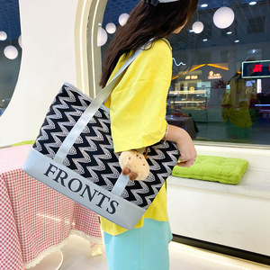 Fronts Women's Tote Bag Black White Zigzag Pattern Shoulder Crossbody Bag Spring 2024 Fashionable Design Everyday Use - Product Image 1