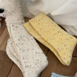 <span class=keywords><strong>2026</strong></span> नई भारी नरम आरामदायक हिकिंग बूट ऊन मोजे महिलाओं के लिए सुपर मोटी थर्मल गर्म चालक दल की लंबाई प्रतिदिन महिला विरोधी पर्ची बुने की - Product Image 5