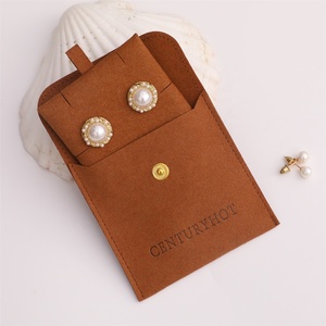 Pochette à bijoux en microfibre marron foncé 8*8cm avec insert rembourré, sac d'emballage de haute qualité en velours pour colliers et boucles d'oreilles avec logo - Product Image 3