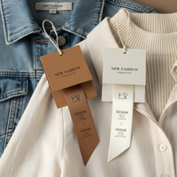 Étiquettes suspendues en papier kraft personnalisées écologiques avec logo estampé à chaud pour vêtements, chaussures, bijoux – Vente en gros