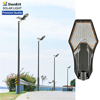 Lampadaire solaire SUNKIT à panneaux séparés, peinture de qualité automobile, moulage sous pression intégré de haute précision, résistance à la corrosion et à l'usure