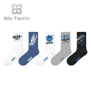 Chaussettes de sport personnalisées de haute qualité pour hommes, bébés et enfants, chaussettes en coton amusantes avec logo de dessin animé pour un usage sportif - Product Image 1