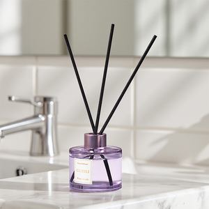 Một bộ khuếch tán tinh dầu không cần nước giúp ngủ và thư giãn. Nhóm Hoa Oải Hương của mùi hương là nhẹ nhàng và làm dịu. - Product Image 2