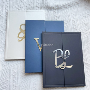 Inviti di Nozze in Stile Romantico con Copertina Rigida in Avorio Perlato, Carta Acrilica Specchiata Dorata con Design Personalizzato Fatto a Mano - Product Image 5
