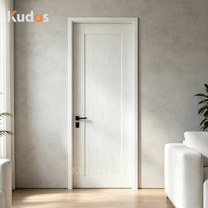 Porte intérieure moderne minimaliste blanche à rainures verticales, finition peinte texturée, en bois, pour chambre à coucher, maison, villa - Product Image 1