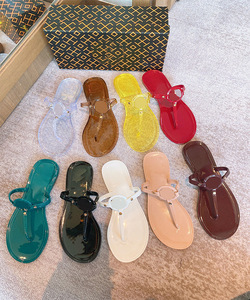 <span class=keywords><strong>Sandales</strong></span> <span class=keywords><strong>plates</strong></span> pour femmes avec logo personnalisé OEM ODM, chaussures en gelée de haute qualité, <span class=keywords><strong>sandales</strong></span> de plage, tongs pour femmes - Product Image 1