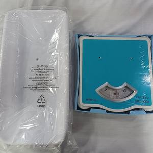 Pèse-bébé Medco, capacité 20 kg, avec plateau amovible pour la mesure du poids des nourrissons - Product Image 2