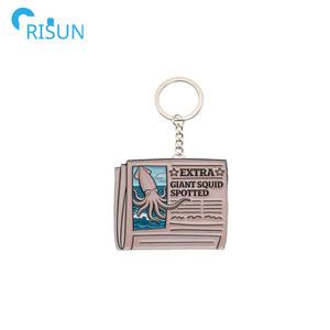 Llavero de Esmalte con Diseño de Periódico y Alfabeto Inglés, Personalizable con Logotipo, para Promoción - Product Image 2