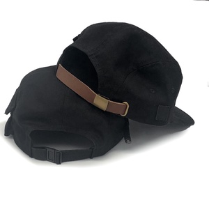 Gorra de 5 Paneles de Algodón y Cuero con Diseño Personalizado para Deportes y Playa - Gorra de 5 Paneles con Portaplumas para Campistas - Product Image 5