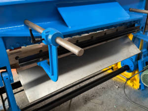 Bán nóng 2mm 1500mm Hướng dẫn sử dụng tấm kim loại cắt nhỏ cơ khí CNC chém tấm điện máy cắt để cắt thép - Product Image 4