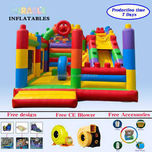 Château gonflable commercial à thème blocs arc-en-ciel avec toboggan à obstacles pour fête d'enfants en extérieur - Product Image 1