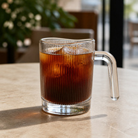 Mug en verre côtelé vertical de 400 ml avec poignée pour café glacé, latte, jus, bière, restaurant, OEM, ODM