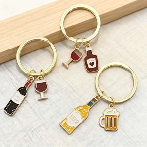 Porte-clés en métal personnalisé 2D/3D en émail dur, en forme de bouteille de bière, idéal pour cadeau promotionnel – Vente chaude - Product Image 4