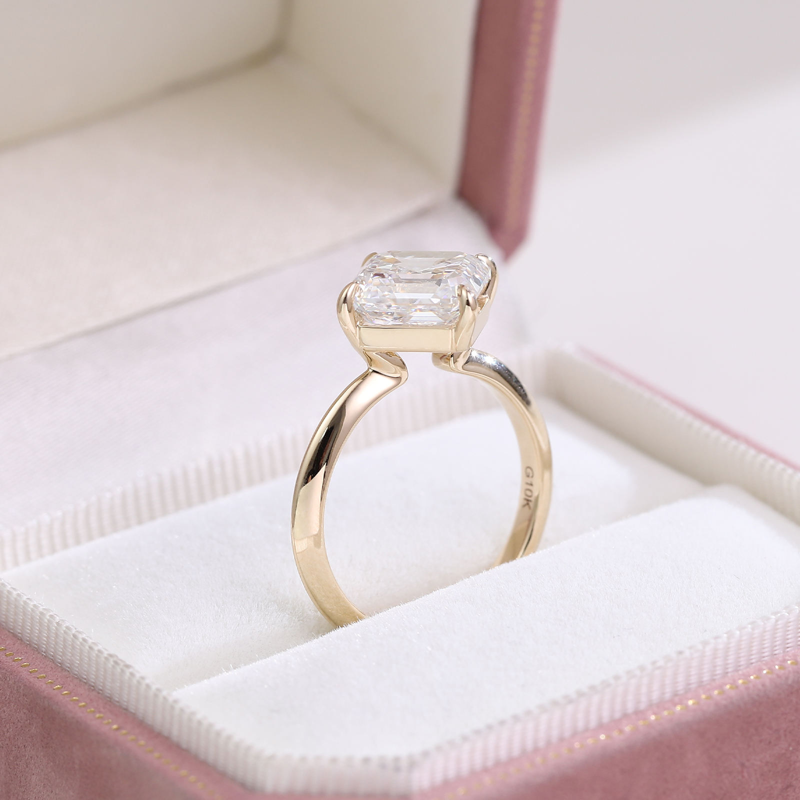 18K yellow gold lab grown diamond ring
