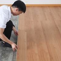 Suelo de vinilo LVT de buena calidad, baldosas autoadhesivas de PVC con aspecto de madera para interiores, diseño moderno, parte trasera seca/palo
