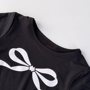 Nouvelle Collection : Ensemble Coréen d'Été Deux Pièces pour Enfants - Haut à Manches Courtes Imprimé Nœud et Pantalon en Dentelle Style Ballet - Product Image 2