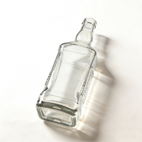 Bouteille de verre rectangulaire transparente personnalisée de 500 ml et 750 ml pour whisky, vodka, brandy, rhum, vin avec bouchon en liège