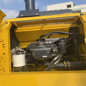 Excavadora de cadenas Komatsu PC220 usada de segunda mano, modelo 2023, 22 toneladas, motor diésel, excelente estado, pintura original, 12 meses de garantía. - Product Image 5
