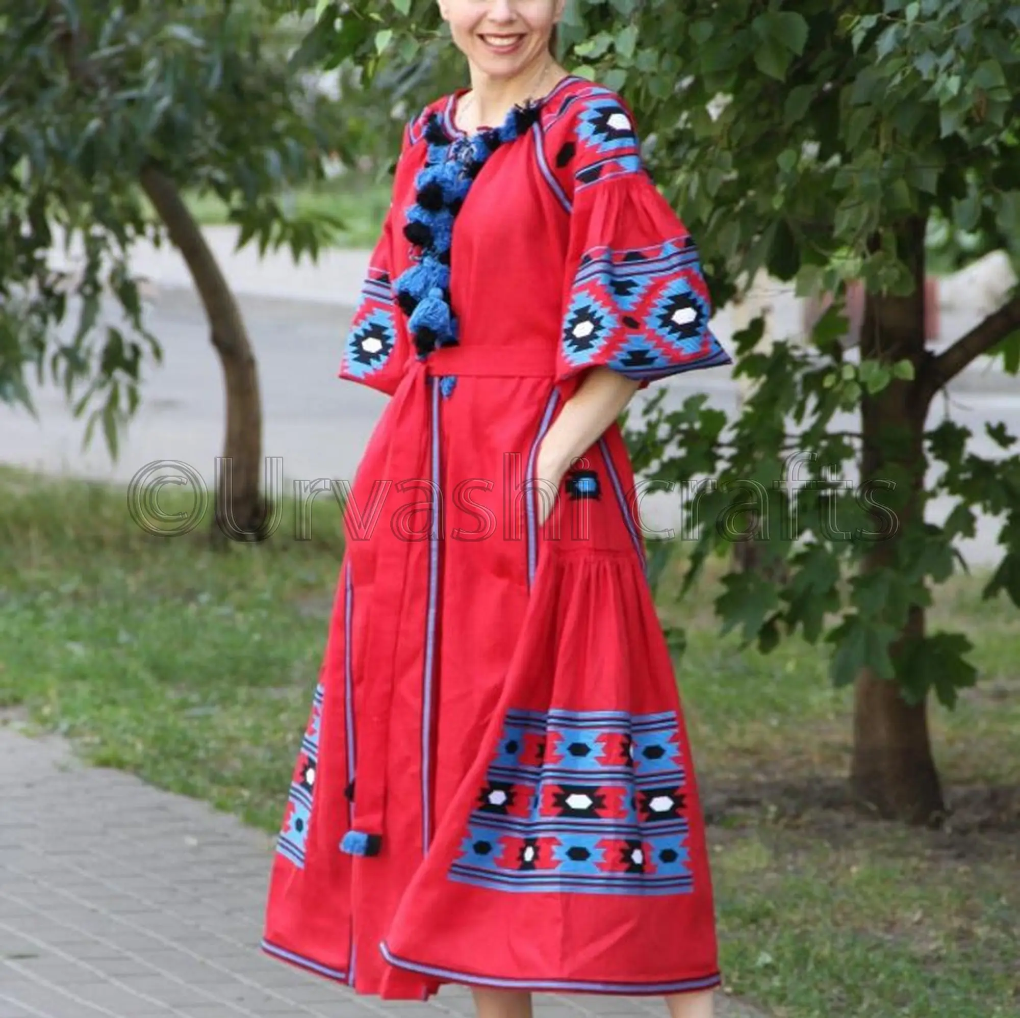 Böhmische Stickerei Ukrainische lange Kleider mit vollen Ärmeln Damen bekleidung für Winterkleider