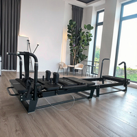 Machine de Pilates Reformer en acier durable pour usage commercial en salle de sport avec rail de roulement silencieux et cuir de couleur personnalisée