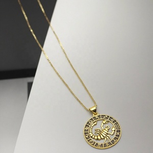 Constellation Series Collar de Escorpio chapado en oro de 18 quilates para mujer Cadena de eslabones de moda hecha de latón para aniversarios - Product Image 2
