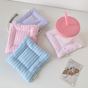 Sottobicchiere Decorativo in Ceramica con Logo Ricamato Personalizzato, Colore Crema, Isolante per Tè, Piccolo Quadrato Trapuntato in Cotone - Product Image 2