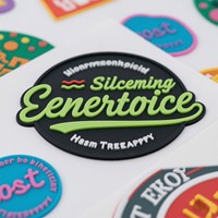 Vente en gros d'usine Étiquette de patch en PVC de luxe Logo de marque personnalisé Patchs en caoutchouc de silicone à coudre imprimés en 3D pour vêtements et chaussures