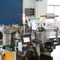 Machine d'emballage automatique de comptage de vis d'alimentation vibrante à 3 bols