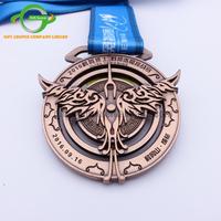 Chine Designer personnalisé nouveau sport de natation épingles en métal médaille et trophée affichage