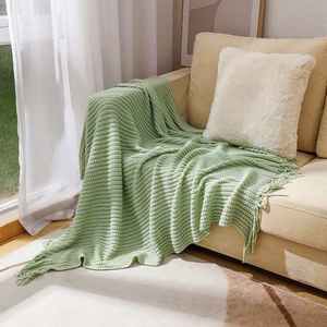 Manta Acrílica Roja <span class=keywords><strong>de</strong></span> Lujo Nórdico al por Mayor, Gruesa, con Borlas, Tamaño Personalizado, Cálida para Siesta <span class=keywords><strong>de</strong></span> <span class=keywords><strong>Invierno</strong></span>, Cubre Sofá y Aire Acondicionado - Product Image 3