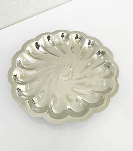 Bandeja Moderna de Acero Inoxidable con Acabado Brillante para Servir Frutos Secos, Aperitivos, Cena, Bandeja Ondulada para Cocina, Sala de Estar, Vajilla - Product Image 3