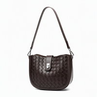 Sac de selle en cuir tressé Intrecciato personnalisé, marron foncé, avec fermoir rotatif, sangle détachable, vente en gros directe usine, OEM ODM