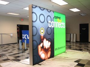 บูธแสดงสินค้าแบบพับได้ ขนาด 3x3 เมตร ทำจากผ้าอะลูมิเนียม พร้อมไฟส่องสว่าง สำหรับติดตั้งกล่องไฟแสดงสินค้า พกพาสะดวก - Product Image 2