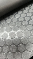 Rouleaux de tapis de sol antidérapants industriels ronds en PVC colorés pour extérieur avec service de découpe